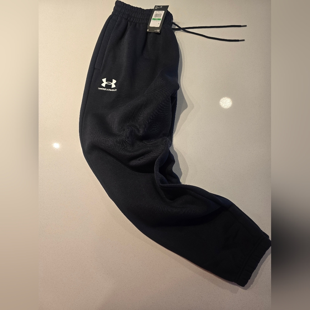 Under Armour Essential Fleece Joggers | Black | Size Large | NWT